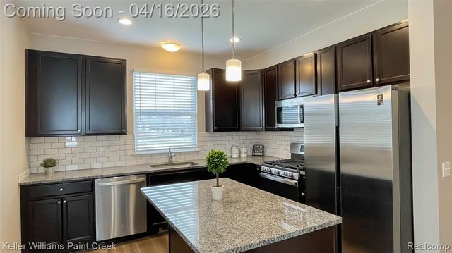 4957 Treeside Lane, Troy, MI 48098