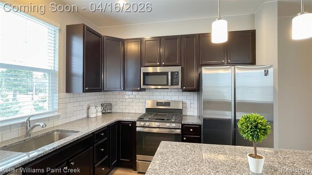 4957 Treeside Lane, Troy, MI 48098