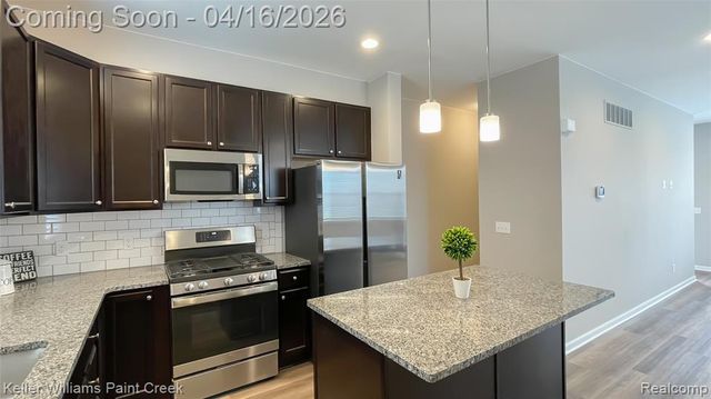 4957 Treeside Lane, Troy, MI 48098