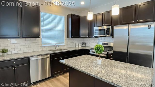 4957 Treeside Lane, Troy, MI 48098
