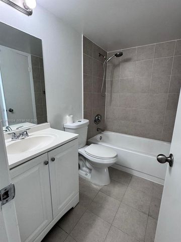 8600 SW 212th St 308, Cutler Bay, FL 33189