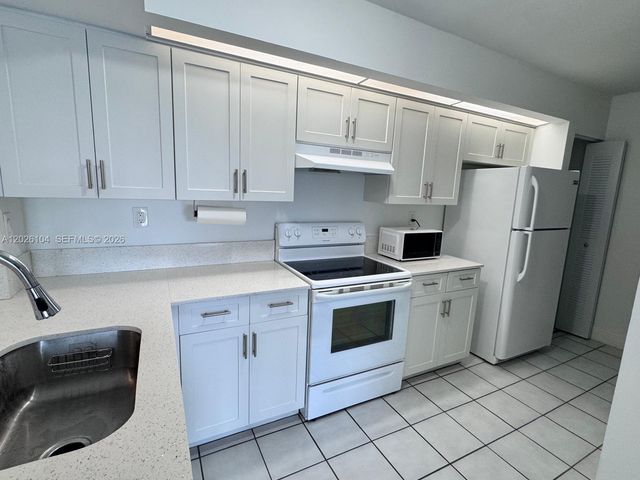8600 SW 212th St 308, Cutler Bay, FL 33189