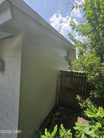 506 Cambridge Circle, South Daytona, FL 32119