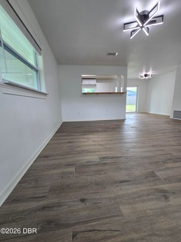 506 Cambridge Circle, South Daytona, FL 32119