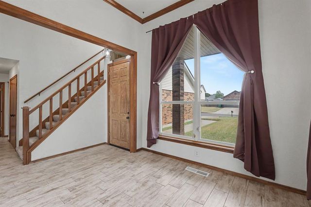 9301 Buttonwood Avenue, Moore, OK 73160