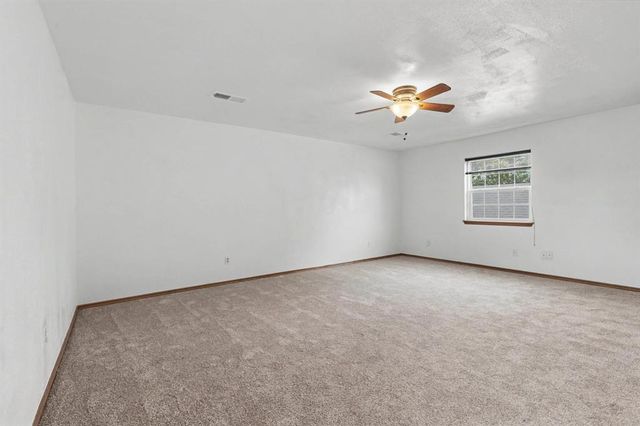 9301 Buttonwood Avenue, Moore, OK 73160