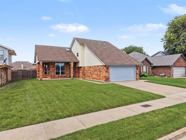 9301 Buttonwood Avenue, Moore, OK 73160