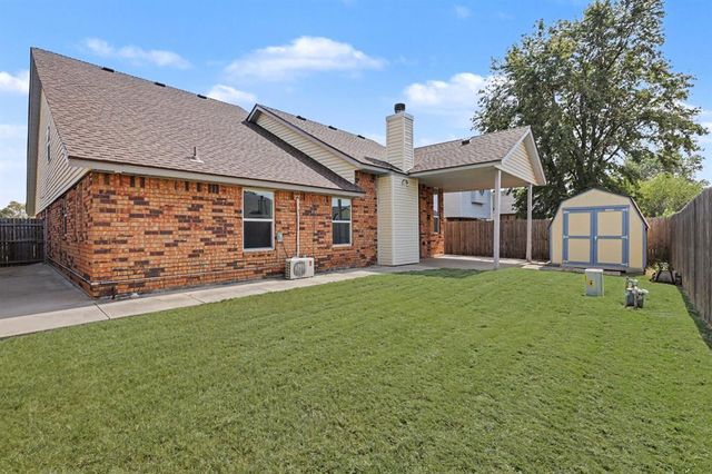 9301 Buttonwood Avenue, Moore, OK 73160
