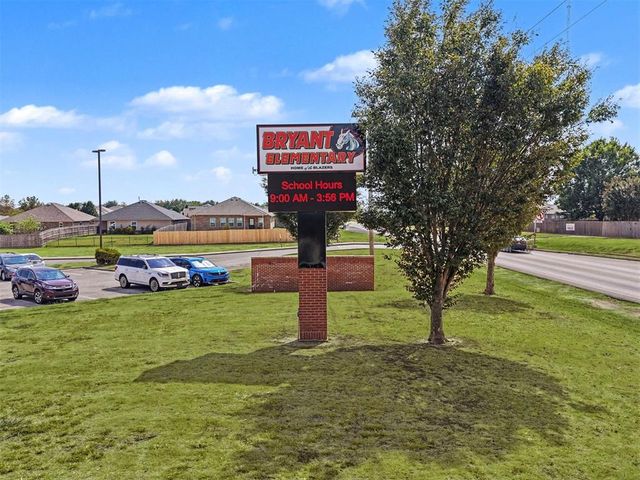 9301 Buttonwood Avenue, Moore, OK 73160