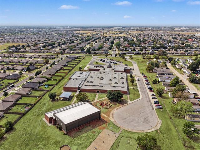 9301 Buttonwood Avenue, Moore, OK 73160