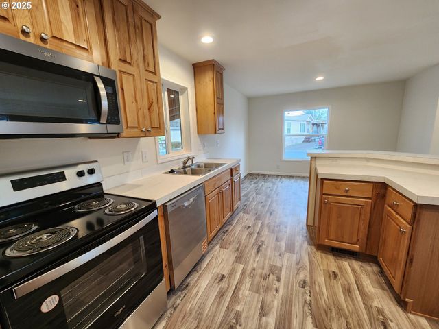 18780 S Central Point Rd 37, Oregon City, OR 97045