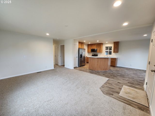 18780 S Central Point Rd 37, Oregon City, OR 97045