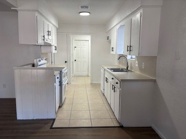 1902 Falcon Dr, Portland, TX 78374