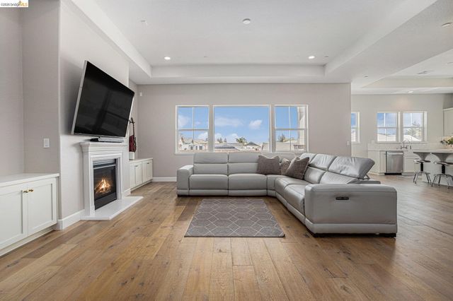 5010 Neroly Rd, Oakley, CA 94561