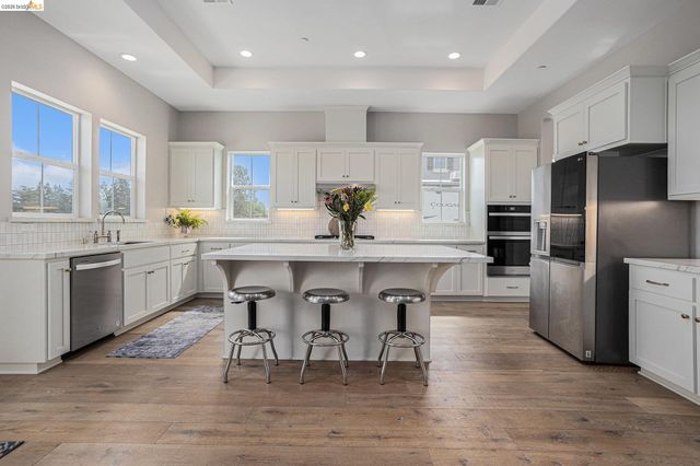 5010 Neroly Rd, Oakley, CA 94561