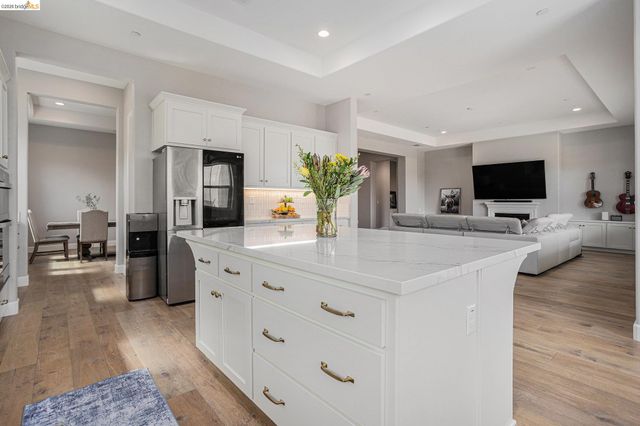 5010 Neroly Rd, Oakley, CA 94561