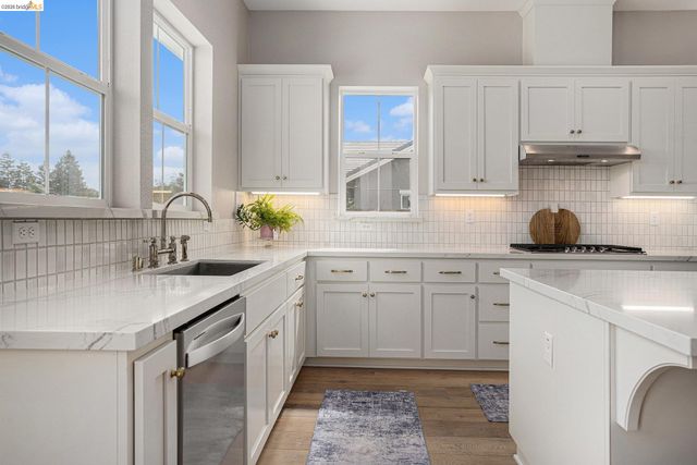 5010 Neroly Rd, Oakley, CA 94561