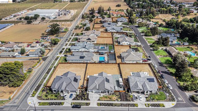 5010 Neroly Rd, Oakley, CA 94561