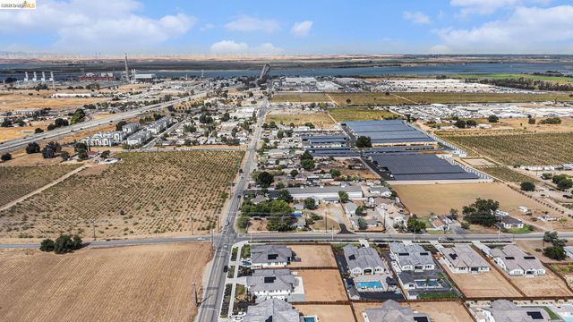 5010 Neroly Rd, Oakley, CA 94561