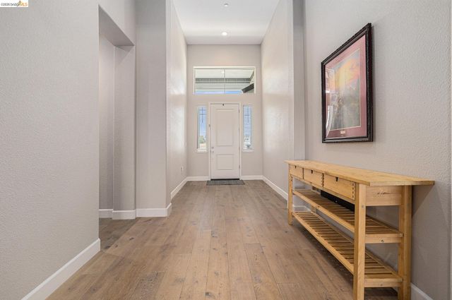 5010 Neroly Rd, Oakley, CA 94561