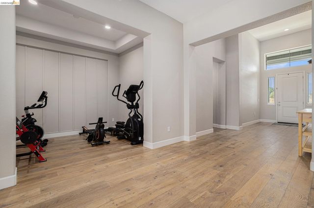 5010 Neroly Rd, Oakley, CA 94561