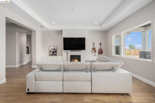 5010 Neroly Rd, Oakley, CA 94561