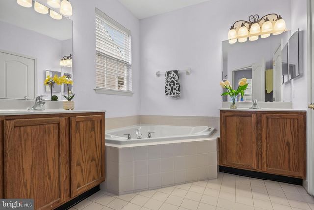 33 HIBISCUS DR, Marlton, NJ 08053