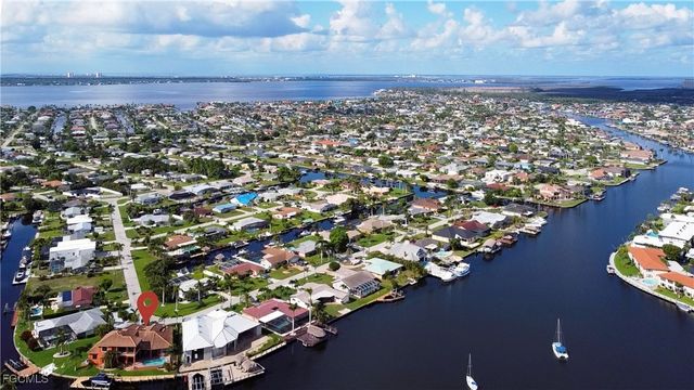 447 Avalon DR, Cape Coral, FL 33904