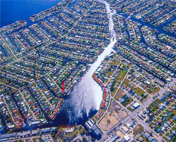 447 Avalon DR, Cape Coral, FL 33904