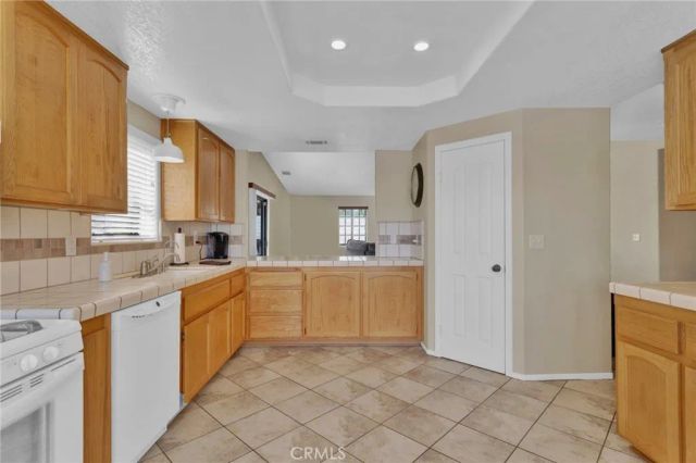 12790 Amberwood, Victorville, CA 92395
