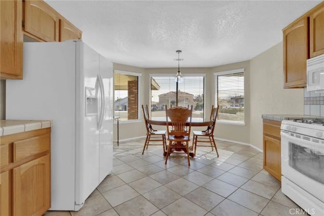 12790 Amberwood, Victorville, CA 92395