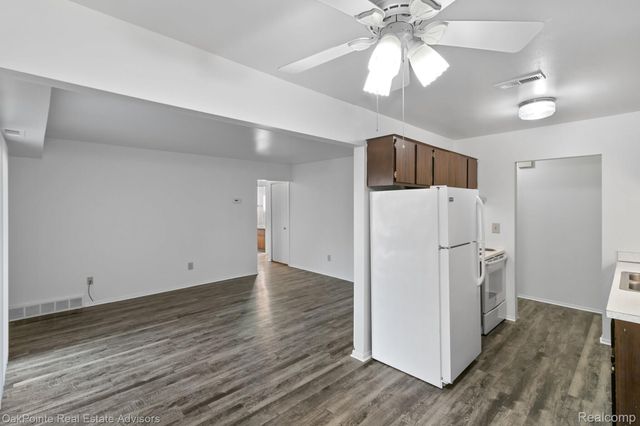 240 Park Street, Pinckney Village, MI 48169