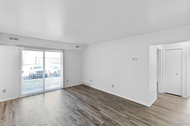 240 Park Street, Pinckney Village, MI 48169