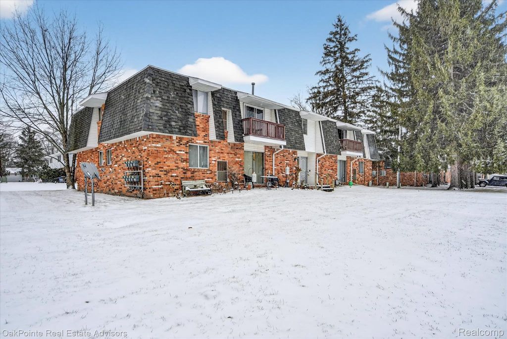 240 Park Street, Pinckney Village, MI 48169