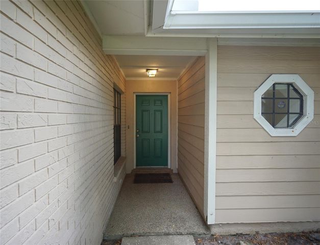 8755 HAMPDEN DRIVE, Tampa, FL 33626