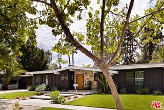 4735 Degovia Avenue, Woodland Hills (los Angeles), CA 91364