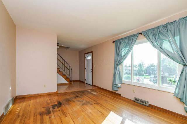 1084 Northfield Place S, Reynoldsburg, OH 43068