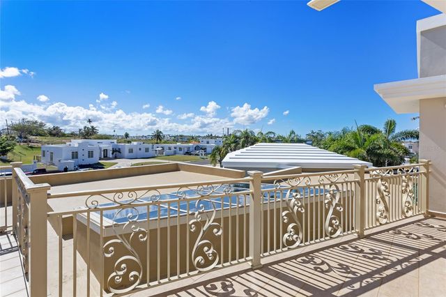 10 URB MIRADOR DEL CIELO, Isabela, PR 00662