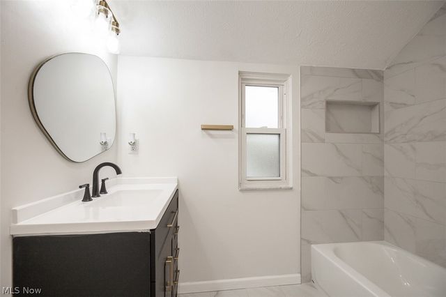 3896 Strandhill Road, Cleveland, OH 44128