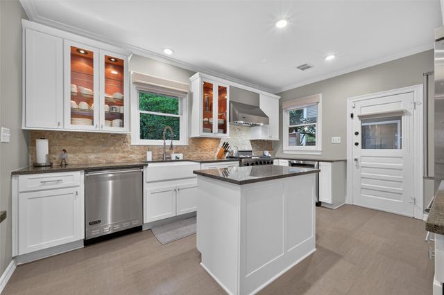 1124 Bomar Street, Houston, TX 77006