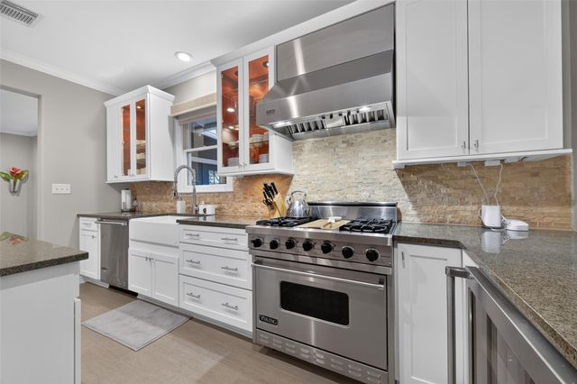 1124 Bomar Street, Houston, TX 77006