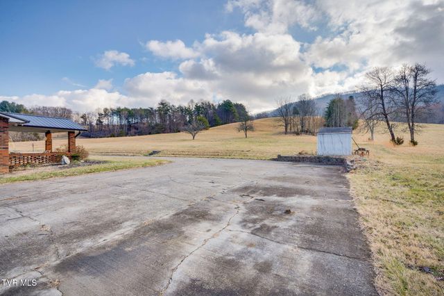 2517 Sinking Creek Road, Johnson City, TN 37604