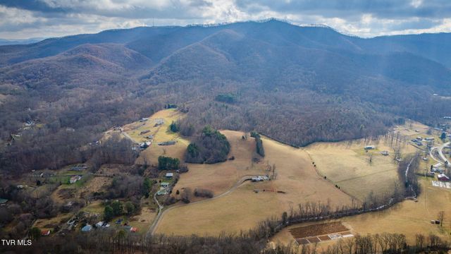 2517 Sinking Creek Road, Johnson City, TN 37604