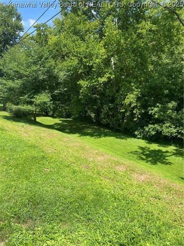 42 Pine Cone Road, Elkview, WV 25071