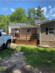 42 Pine Cone Road, Elkview, WV 25071