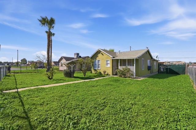 1810 Hardcastle Avenue, Hanford, CA 93230