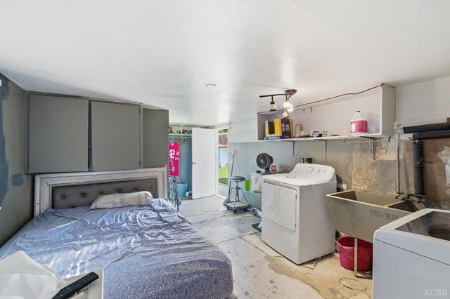 1810 Hardcastle Avenue, Hanford, CA 93230