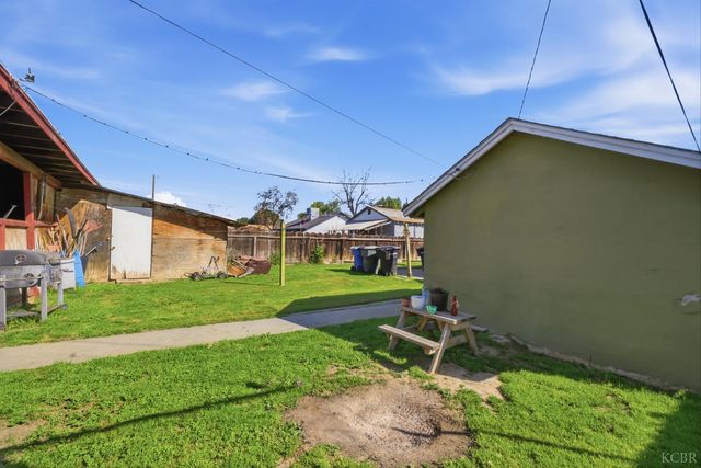 1810 Hardcastle Avenue, Hanford, CA 93230