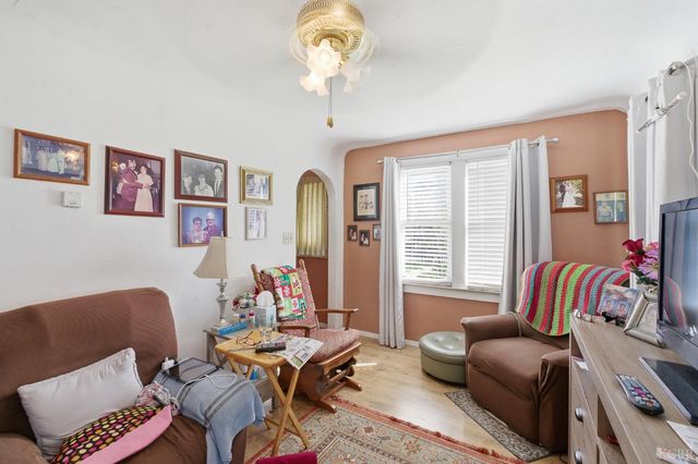 1810 Hardcastle Avenue, Hanford, CA 93230