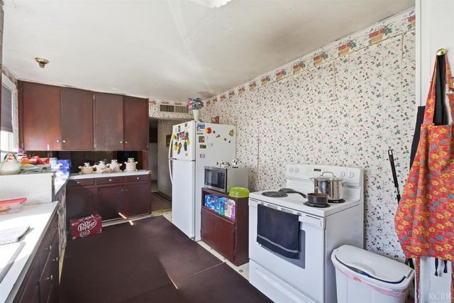 1810 Hardcastle Avenue, Hanford, CA 93230